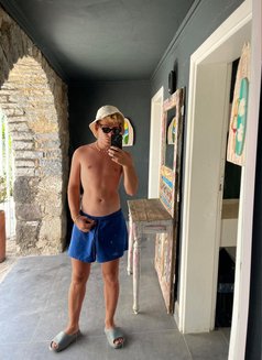 Berk - Male escort in İstanbul Photo 6 of 7