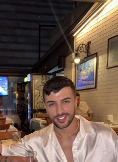 Berk - Acompañantes masculino in İstanbul Photo 4 of 4