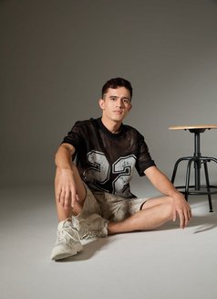 Berkay_bbk - Male escort in İstanbul Photo 8 of 11