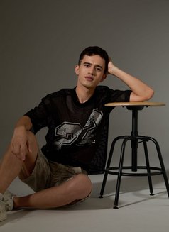 Berkay_bbk - Male escort in İstanbul Photo 2 of 11