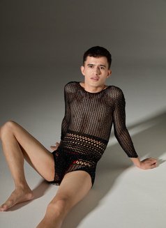 Berkay_bbk - Male escort in İstanbul Photo 3 of 11