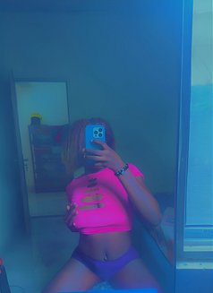 Berry - escort in Doha Photo 5 of 5