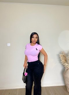 Berry - escort in Lagos, Nigeria Photo 4 of 5