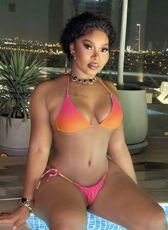 Berry - escort in Dubai Photo 3 of 6
