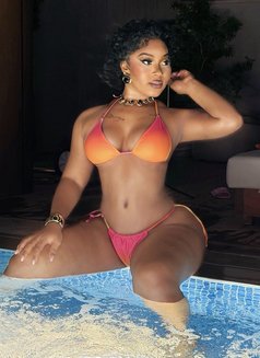 Berry - escort in Dubai Photo 4 of 6