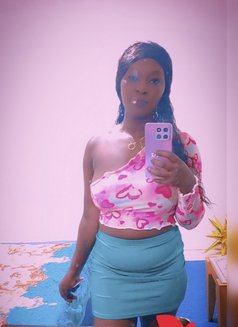 Berry - puta in Riyadh Photo 3 of 7