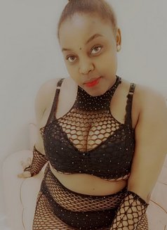 Berry - puta in Riyadh Photo 5 of 8