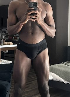 Berryi - Acompañantes masculino in Al Manama Photo 2 of 2