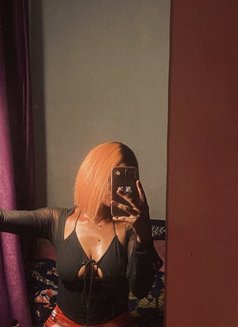 Berryslim - adult performer in Lagos, Nigeria Photo 2 of 3