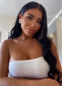 Best Busty LeYla - puta in Dubai Photo 20 of 30