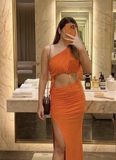 Best Dubai Couple (European/arab) - companion in Dubai Photo 5 of 8