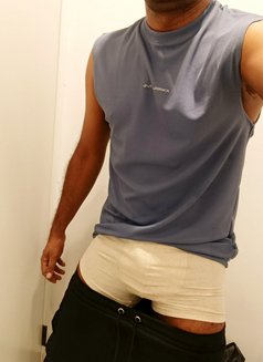 Best independent Massage Escorts - Male escort in Colombo Photo 6 of 30