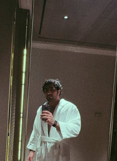 Best Kisser in Town(strictly women Only) - Acompañantes masculino in Dubai Photo 1 of 2