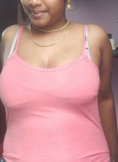 TAMIL GIRLS AND CELEBRITY & MODELS - puta in Coimbatore Photo 13 of 17