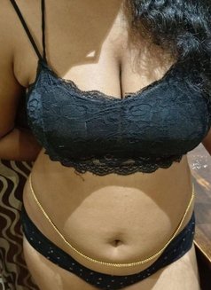 TAMIL GIRLS AND CELEBRITY & MODELS - puta in Coimbatore Photo 14 of 17