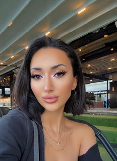 Beste - escort in İstanbul Photo 2 of 8