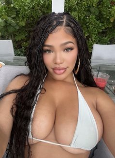 Bethany - escort in Toronto Photo 2 of 4