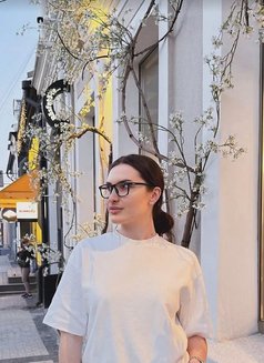 Bettany - escort in Dubai Photo 5 of 10