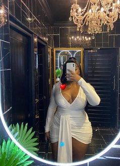 Betty Butter - masseuse in Accra Photo 1 of 4