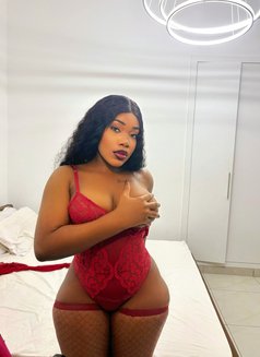 Betty - puta in Dubai Photo 1 of 16