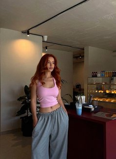Beverly - escort in Dubai Photo 3 of 9