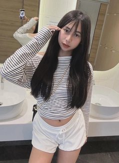 Bew - masseuse in Bangkok Photo 3 of 5