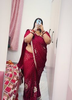 bhabhi available - escort in Gurgaon Photo 2 of 5