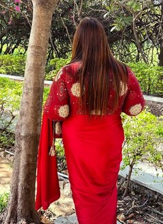 bhabhi available - escort in Gurgaon Photo 4 of 5