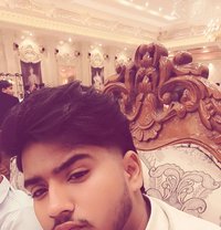 Bhavishya - Acompañantes masculino in New Delhi