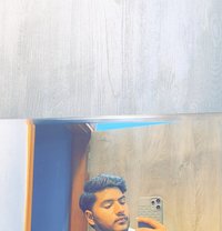 Bhavishya - Acompañantes masculino in New Delhi