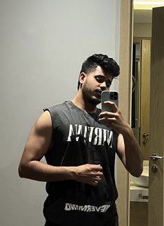 Bhavuk - Acompañantes masculino in Dubai Photo 1 of 4
