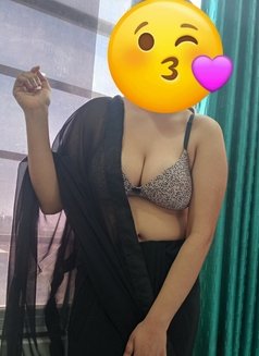 Kavya for real meet and cam - escort in Mumbai Photo 2 of 6