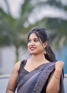 Bhavya - puta in Bangalore Photo 2 of 19