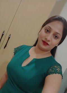 Bhavya - puta in Bangalore Photo 3 of 19