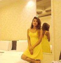 Bhavya - escort in Paris