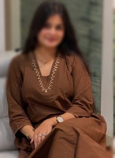Bhumika Verma - puta in Pune Photo 2 of 3