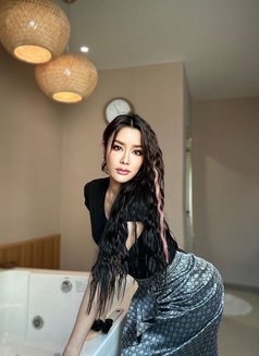 Bi Bi LADYBOY - masseuse in Abu Dhabi Photo 3 of 17