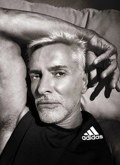 Bi UK Daddy 🇬🇧 - Male escort in Dubai Photo 2 of 6