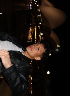 Bi XL Verse - Male escort in Tokyo Photo 3 of 3