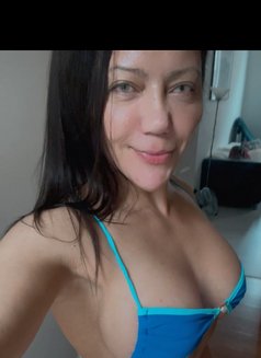 Bia Hot Massage - masseuse in Dubai Photo 1 of 3