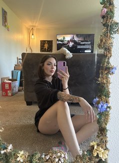 Bianca - puta in Maidstone Photo 1 of 3