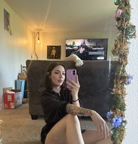 Bianca - puta in Maidstone Photo 1 of 3