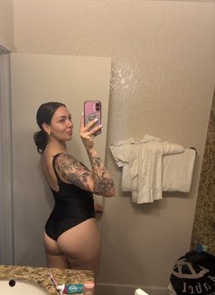 Bianca - puta in Maidstone Photo 3 of 3