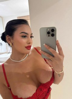 Bianca - puta in Singapore Photo 6 of 7