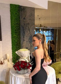 Bianca - puta in Dubai Photo 3 of 14