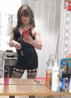 Bianca TV slut - Transsexual escort in Guildford Photo 6 of 12