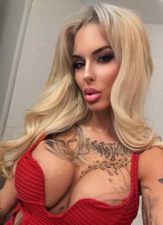 Bianka Fox - Masajista in Montreal Photo 2 of 9