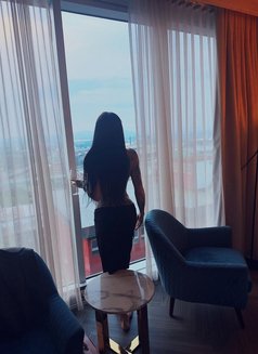 Bianka Fox Nuru massage - masseuse in Montreal Photo 4 of 8