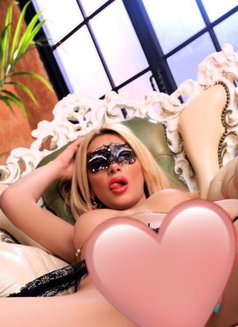 Bianka your boyfriend in bed - Transsexual escort in Jeddah Photo 6 of 6