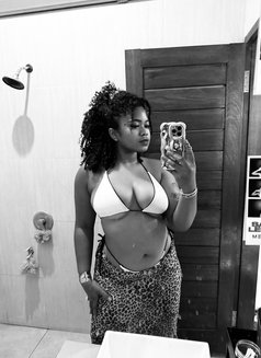 Biannca - escort in Singapore Photo 15 of 16